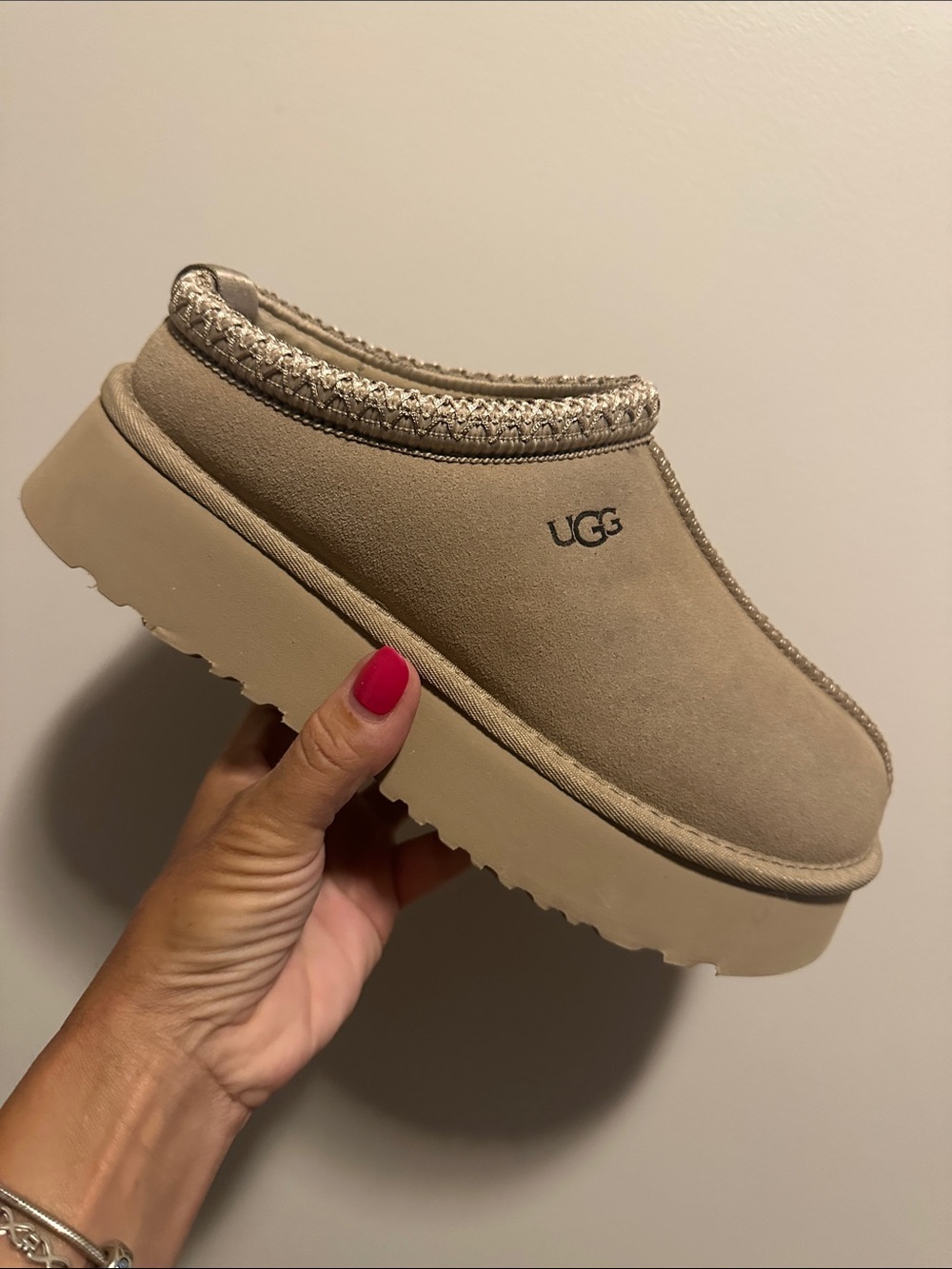 UGG Taz 2 Women's sand Suede Slip-On Platform Clog size 10 EUC